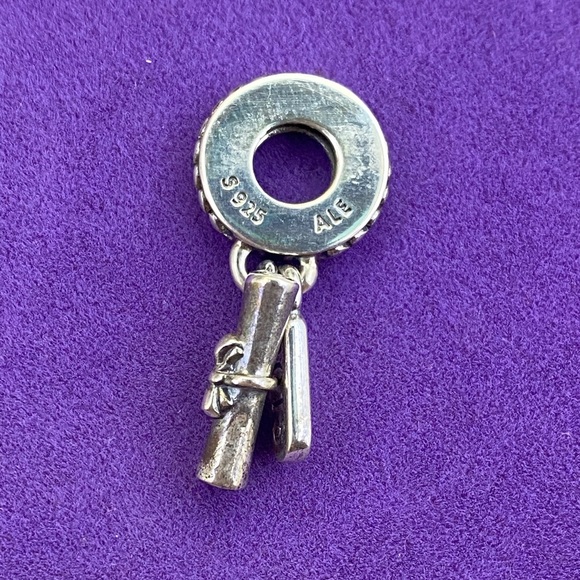 💛 Pandora Graduation Charm with 2018 Tag - Picture 2 of 4
